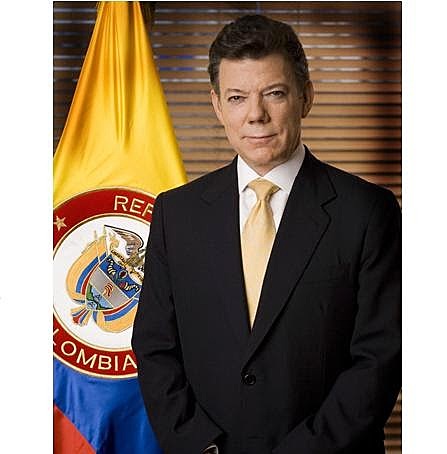 Se posesiona como presidente Juan Manuel Santos.