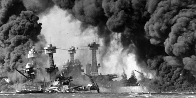 Le Japon bombarde Pearl Harbor et le FDR déclare la guerre