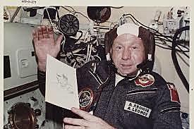 Primer passeig espacial realitzat per Aleksei Leónov