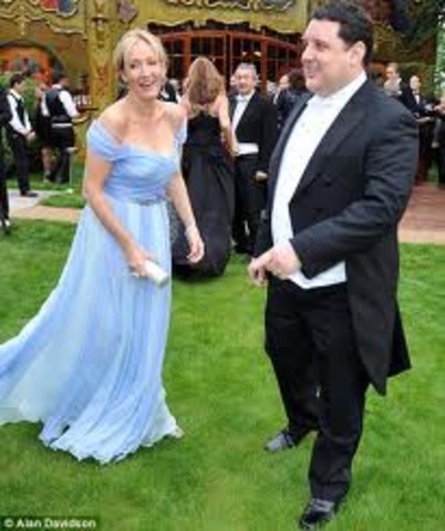 "Jo" Married Portugese televison journalist Jorge Arants.