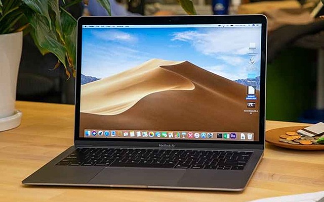 MacBook Pro-2018 y iPhone XR