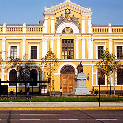 Timeline: Políticas públicas de educación superior desde 1990 hasta el presente.