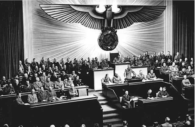 Hitler menace les juifs pendant le discours du Reichstag