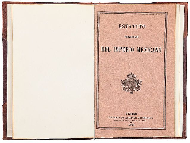 Se dio a conocer el Estatuto Provisional del Imperio Mexicano, especie de Constitución provisional, que establecía la forma monárquica de gobierno.
