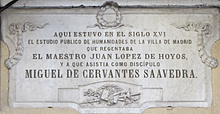 Lápida conmemorativa de los estudios de Miguel de Cervantes en la calle de la Villa (Madrid)