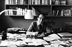 Italo Calvino torna in Italia.