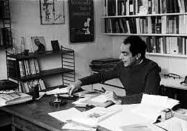 Italo Calvino si trasferisce a Parigi.