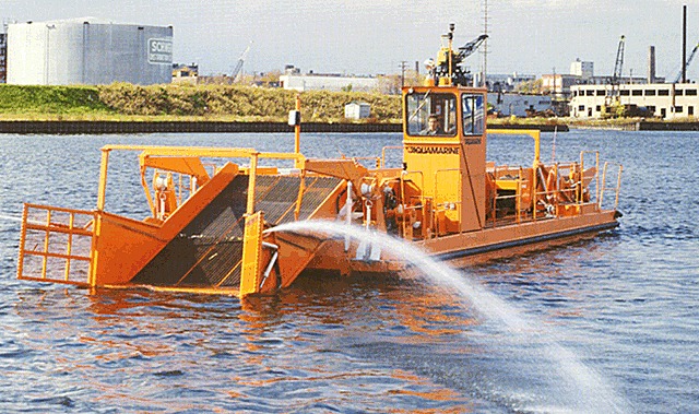 Rubbish Cleaning Boat
