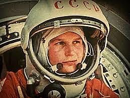 Yuri Gagarin orbita al voltant de la Terra a bord del Vostok I
