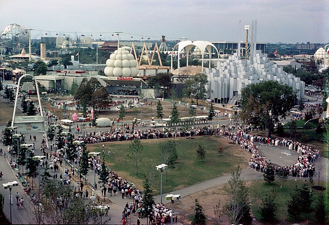 New York world fair begins