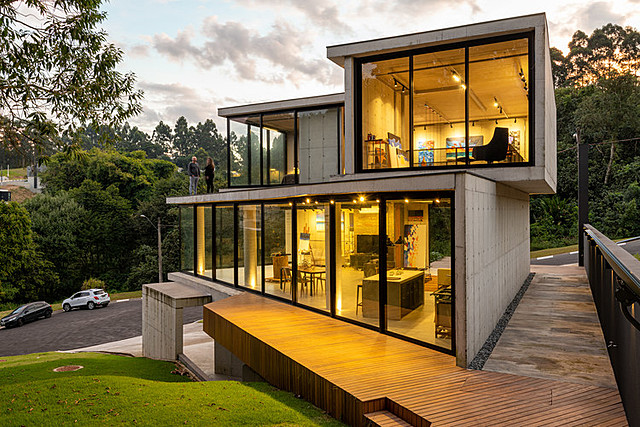 2040: Me encuentro construyendo mi propia casa