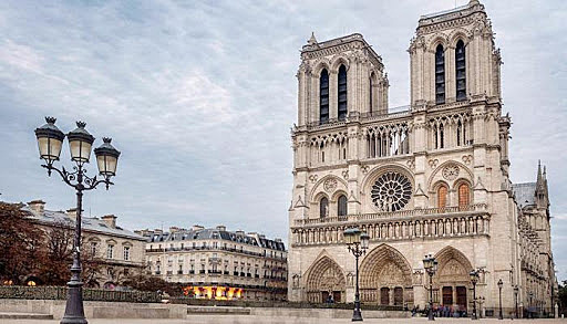 Fi de la construcció de la catedral de Nôtre Dame de París