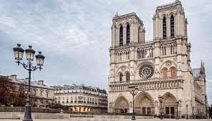 FI DE LA CONSTRUCCIÓ DE NOTRE DAME DE PARÍS