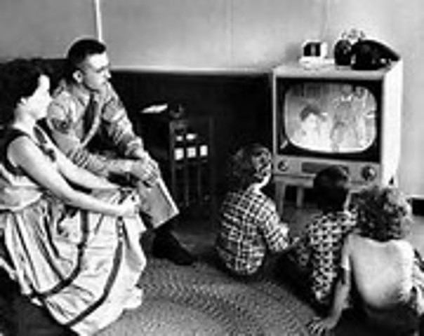 Se transmite el primer comercial de televisión.