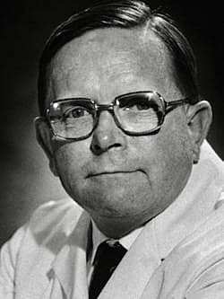 Primer persona en usar cemento oseo