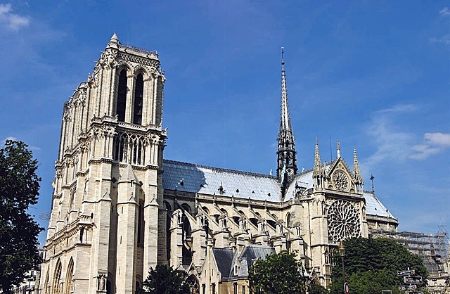Fi de la construcció de la catedral de Nôtre Dame de parís