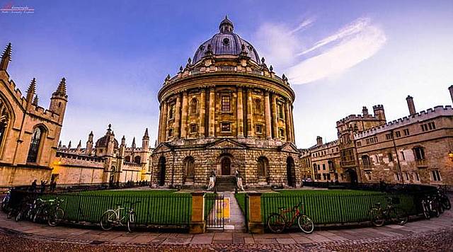 Reconeixement d’Oxford com a universitas