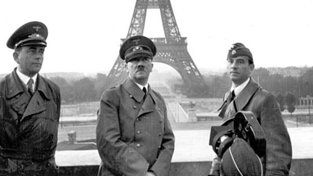 Hitler entra en París