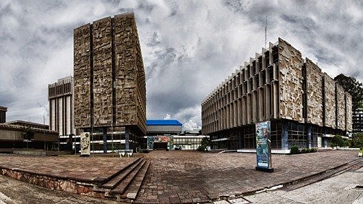 El Centro Cívico esta compuesto por la municipalidad, Crédito Hipotecario Nacional, Banco de Guatemala, Instituto Guatemalteco de Seguridad Social, Corte Suprema de Justicia, Instituto Guatemalteco de Turismo yMinisterio de Finanzas Públicas