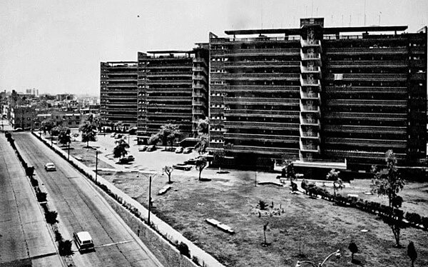 Construcción del Multifamiliar.