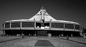 La arquitectura mexicana tendió a la monumentalidad especialmente en las obras construidas por la iniciativa privada