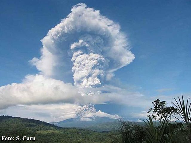 Fuerte erupción del Cotopaxi.