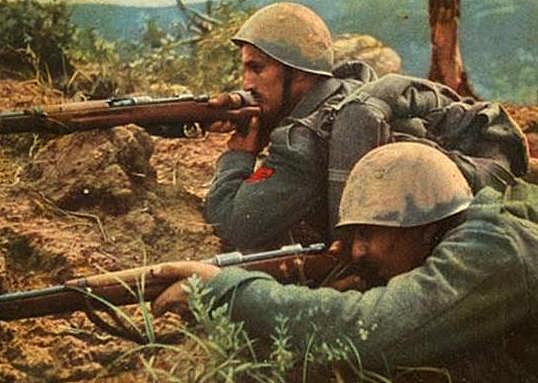 Inici de la invasió de Luxemburg, Països Baixos i Bèlgica per poder arribar fins a França.