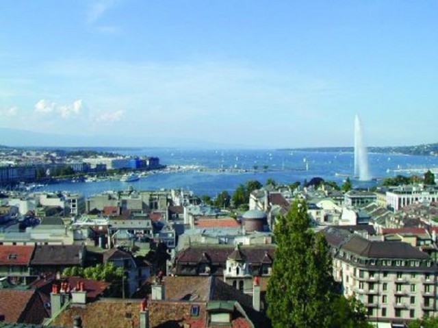 PIAGET: Profesor de Sociología, Universidad de Ginebra