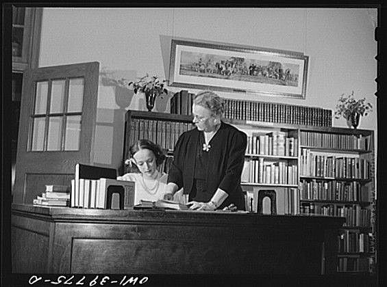 Escuela de Bibliotecarios y Archiveros