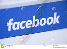 Nace la red social Facebook