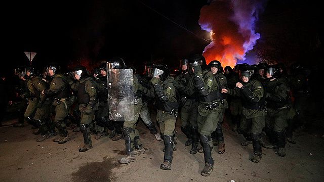 Ukraine protesters attack China evacuee buses