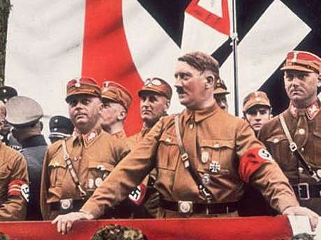 Hitler funda el Partido Nacionalista