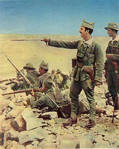 A petición propia, es destinado a Marruecos (Febrero), al Regimiento de África número 68. Participa (Mayo) en las primeras operaciones de las tropas regulares de Melilla.