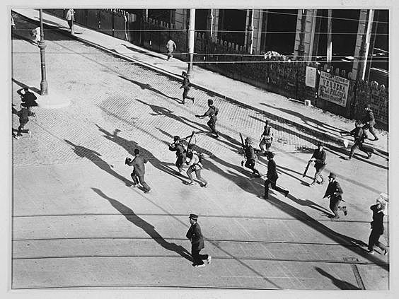 Destacada intervención en la represión de la huelga general revolucionaria (agosto).
