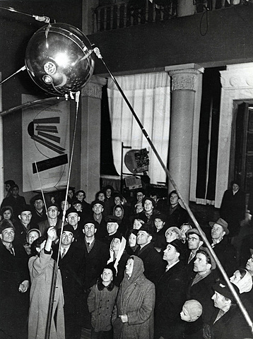 Lanzamiento del "Sputnik" al espacio exterior