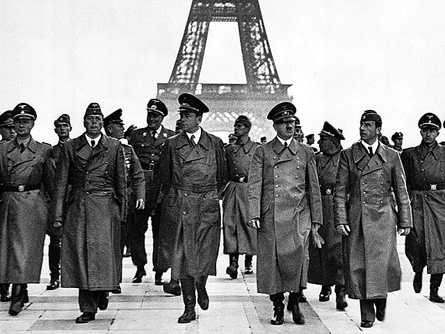 Les tropes nazis envaeixen París