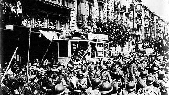 Las tropas nacionales toman Santander.