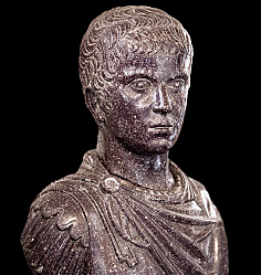 La llegada de Decenio por mandato de Constantino II con Juliano