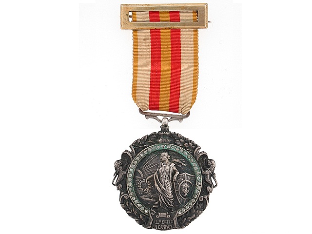 Recibe la Medalla Militar individual