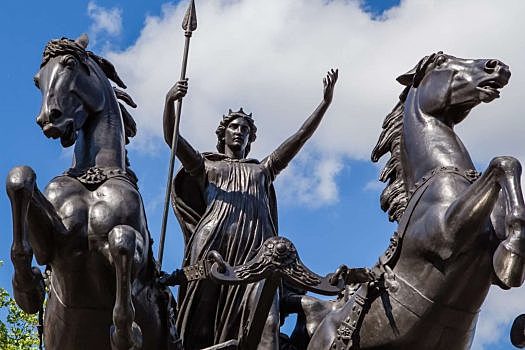 Insurrección en Britania liderada por Boudica, soberana de los ícenos.