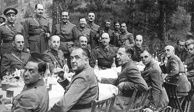 El Gobierno de Frente Popular le destina a Canarias. Intervienen en la preparación el golpe de Estado organizado por Sanjurjo y Mola.