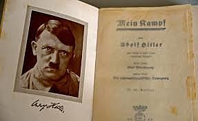 Hitler publica el seu primer llibre