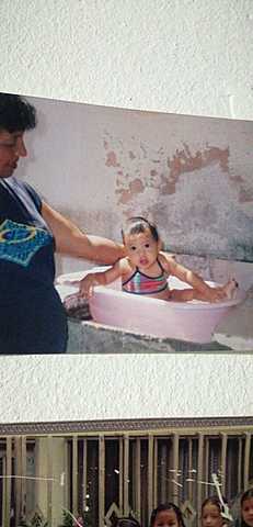 Mi abuela bañandome