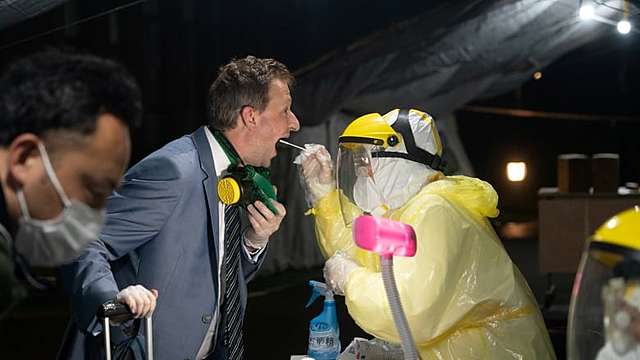 Global Response: China Closes Its Borders to Foreigners