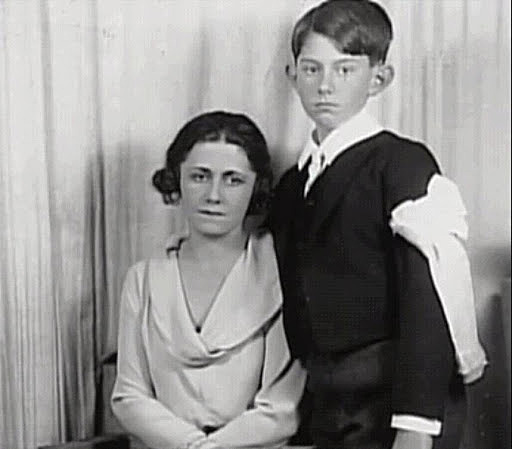 His first child, Paulo Picasso, is born