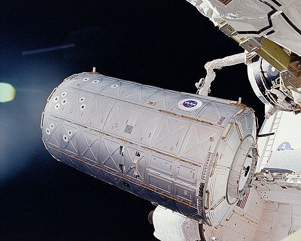 Installation Destiny module to ISS