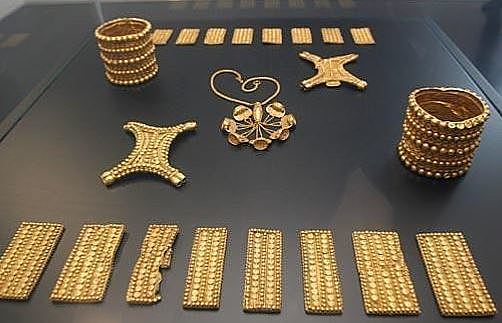 Primeras Culturas: TARTESSOS/ FENICIOS/ ÍBEROS/ CÉLTICOS