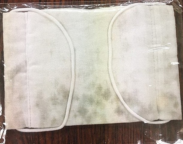 Japan continues to distribute "Abenomask" despite defects of some of the mask being distributed