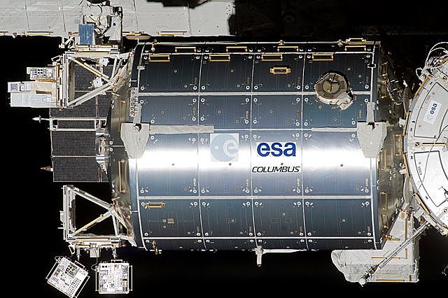 Installation Columbus module to ISS