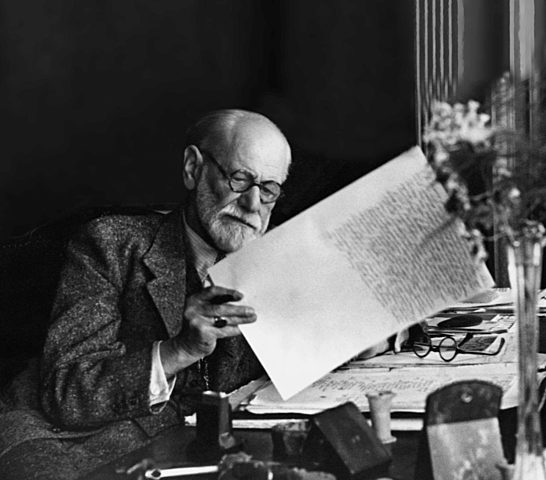Freud propone su primera teoría sobre la histeria